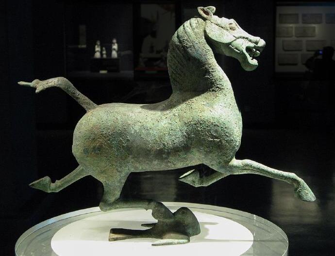 漢代的“馬踏飛燕”.jpg 漢代的“馬踏飛燕”.jpg