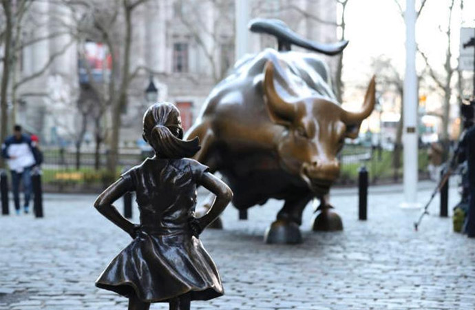 無畏的女孩對峙銅�?jpg.jpg 無畏的女孩對峙銅�?jpg.jpg